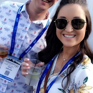 Meet your Posher, Hilary